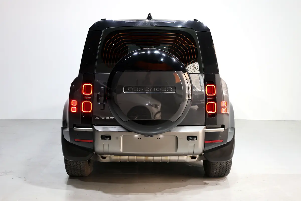 Land Rover Defender 2025