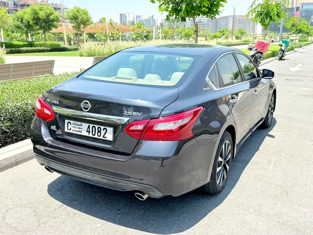 Nissan Altima 2018 — photo 1 of 6