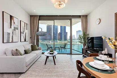 Stylish 1BR with Full Canal View