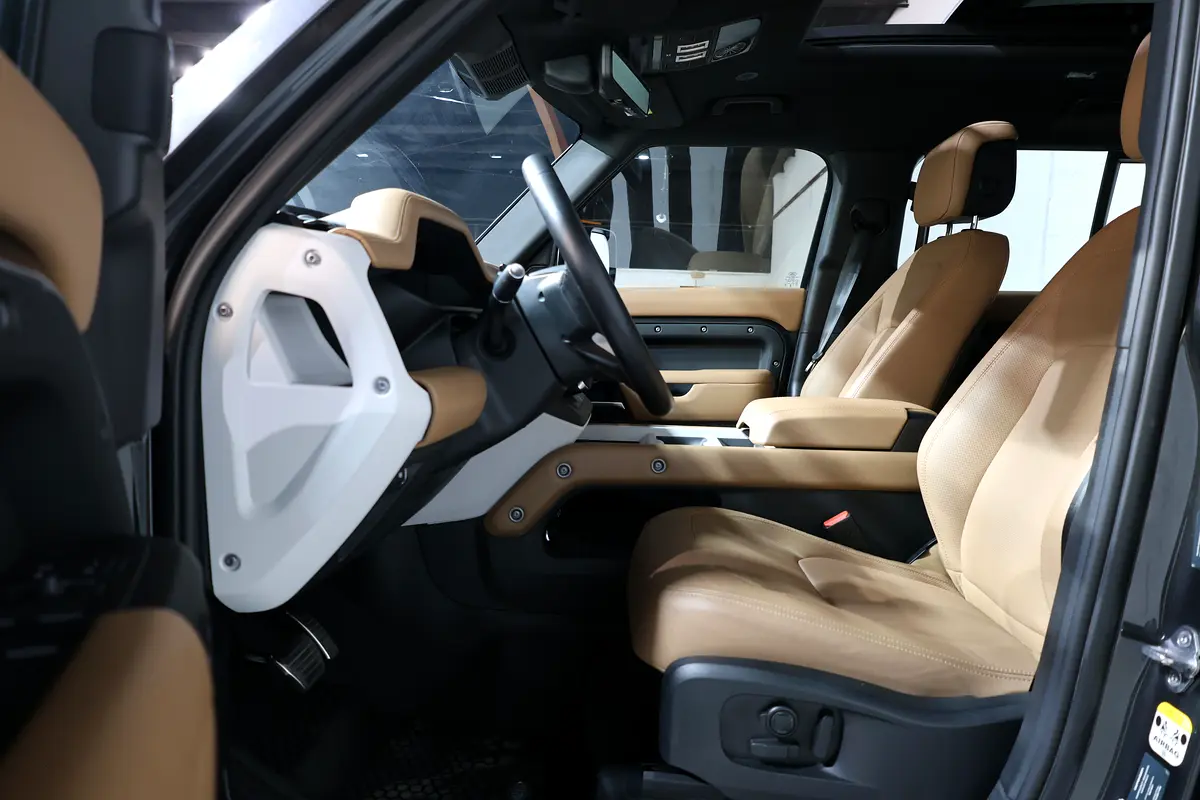 Land Rover Defender 2025