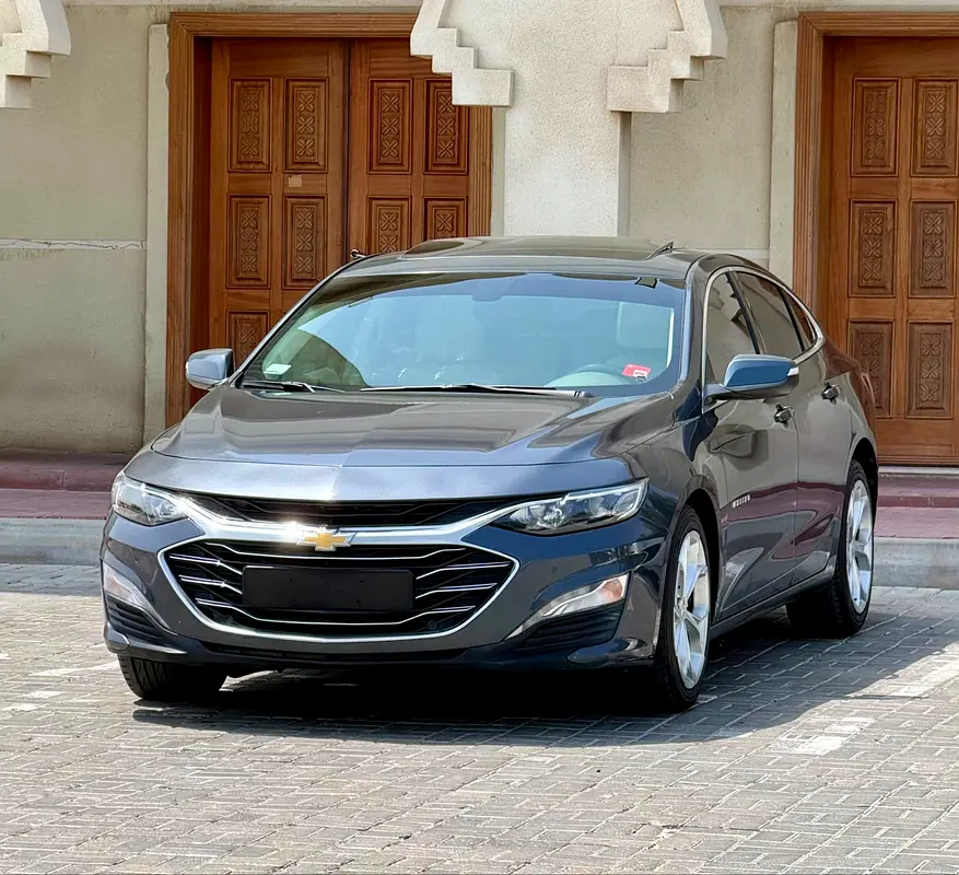 Chevrolet Malibu 2019 — photo 1 of 15