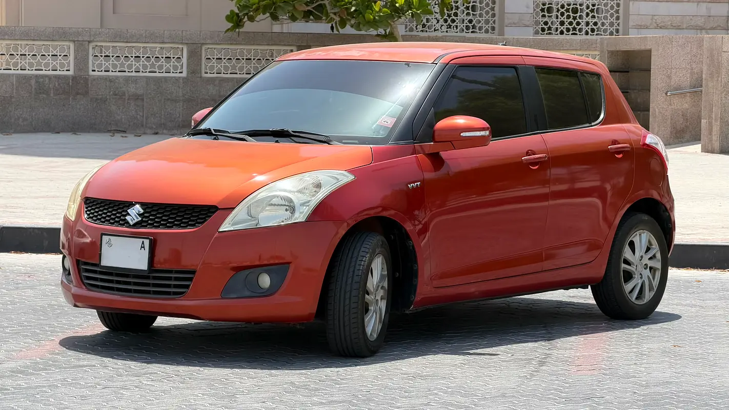 Suzuki Swift 2015 — photo 1 of 6