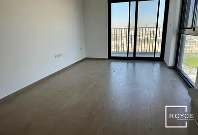 Huge 3BR | Last Floor | Near Metro | Close to Mall