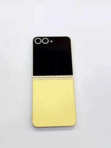 Samsung Galaxy Z Flip 6(yellow/black) - good condition, protected with case