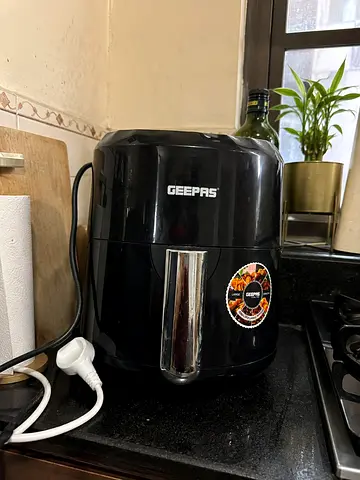 Geepas 5.5L Digital Air Fryer — Good Condition