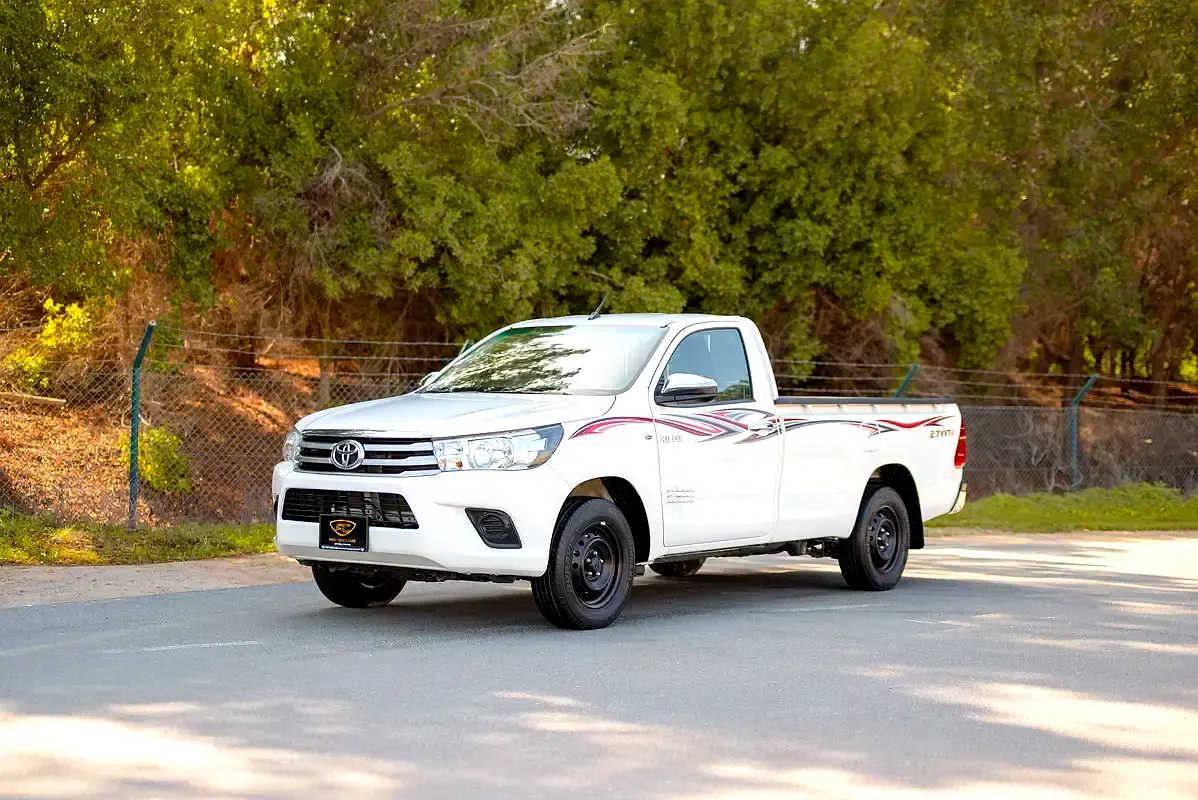 Toyota Hilux 2022 — photo 1 of 14