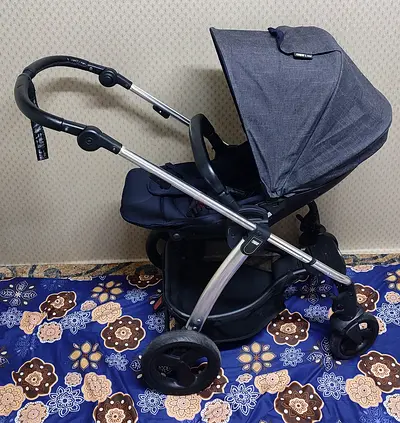 Mamas  Papas reversible baby stroller