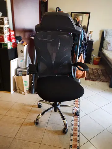 Ergonomic Mesh Office Chair with Headrest - Excellent Condition