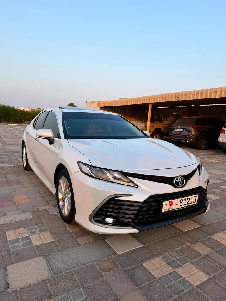 Toyota Camry 2024 — photo 1 of 15