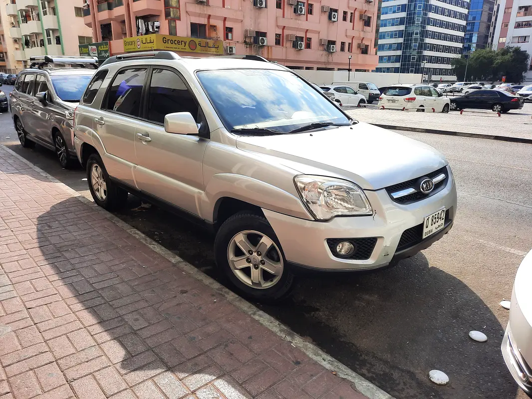 Kia Sportage 2009 — photo 1 of 4