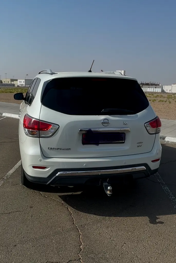 Nissan Pathfinder 2015 — photo 1 of 6