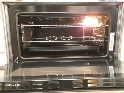 Siemens brand cooker electric size 90by60cm 5 burnal very good condition and everythin