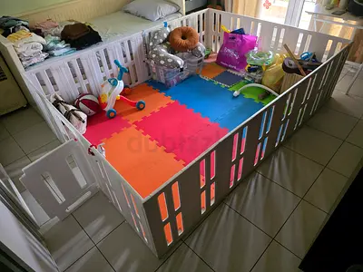 Play pen for babies with matt