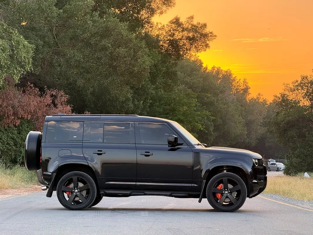 Land Rover Defender 2024