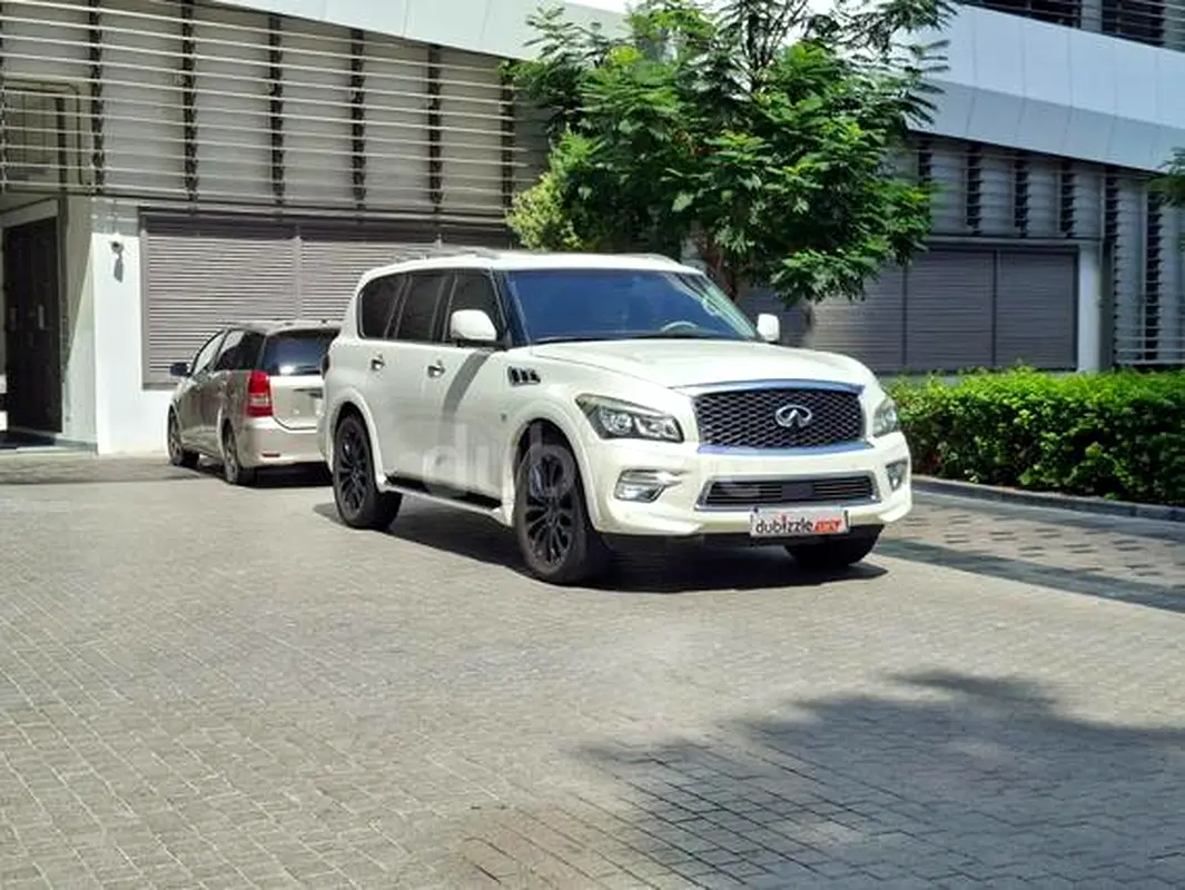 Infiniti QX80 2015 — photo 1 of 14