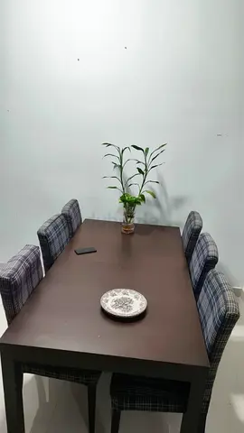 Home Centre expandable Dining table