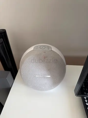 Harman/Kardon Onyx Studio style Bluetooth Speaker - White HK Omni 10. Good condition.