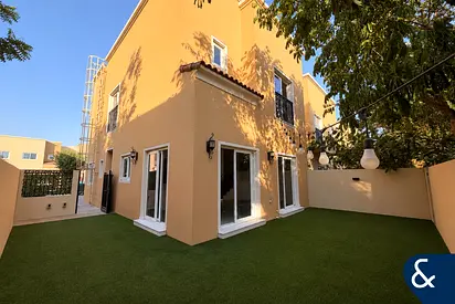 Vacant | Single Row Backing Park | Immaculate