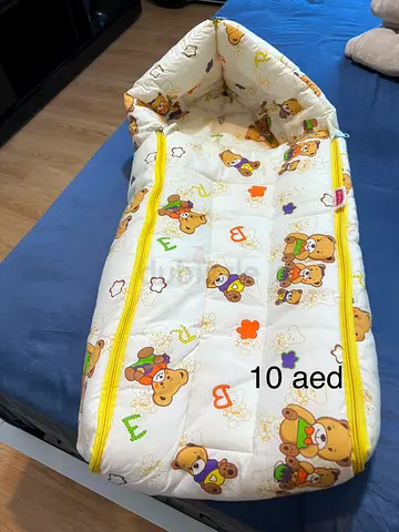 Baby portable padded sleep nest / baby lounger - good condition