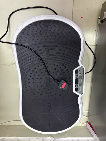The Sky Land vibration plate is designed as a whole-body fitness platform