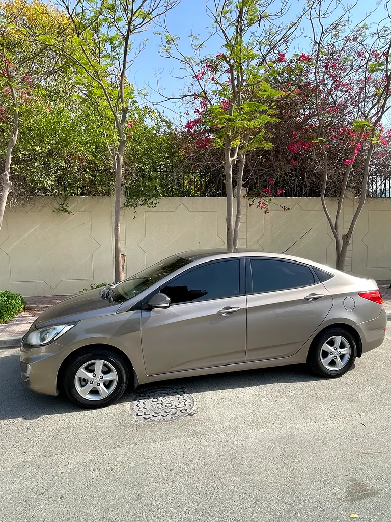 Hyundai Accent 2014 — photo 1 of 16