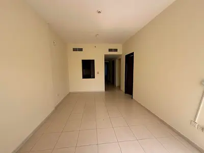 Spacious 1-Bedroom Apartment with balcony l Vacant