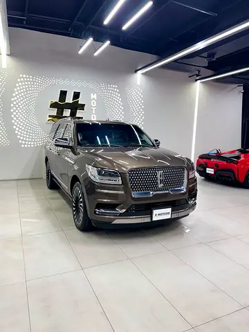 صورة 3 لـ 2019 Lincoln NAVIGATOR