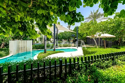 Vacant | Single Row | Very Close to Amenities