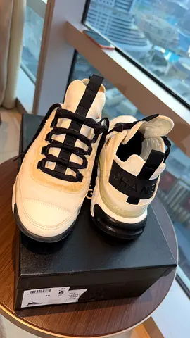 CHANEL Sneakers