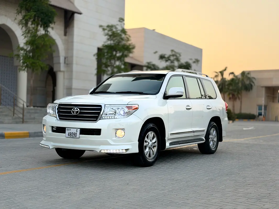 Toyota Land Cruiser 2013 — photo 1 of 19