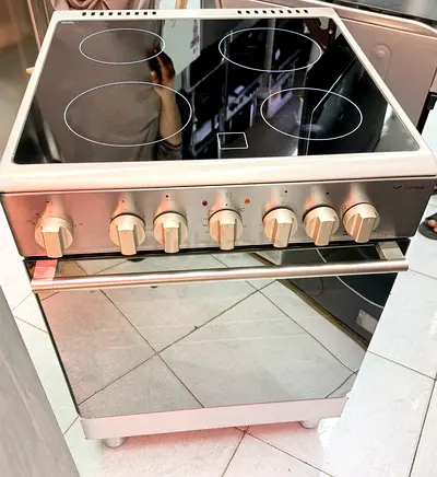 Bompani Electric Ceramic Cooker