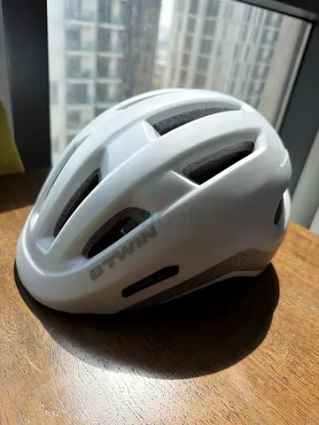 Btwin White women Bicycle Helmet - Excellent Condition