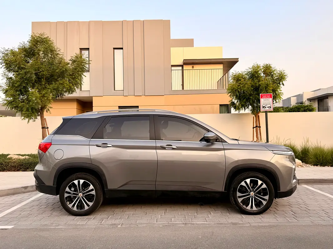 Chevrolet Captiva 2023 — photo 1 of 7