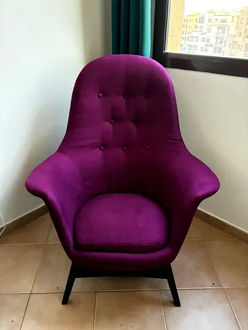 Purple tufted accent armchair with wooden legs - good condition