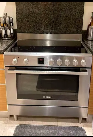 Bosch 5 burner electric cooker with Digital  perfect condition