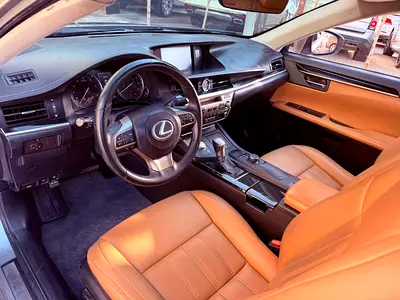 صورة 9 لـ 2016 Lexus ES-SERIES