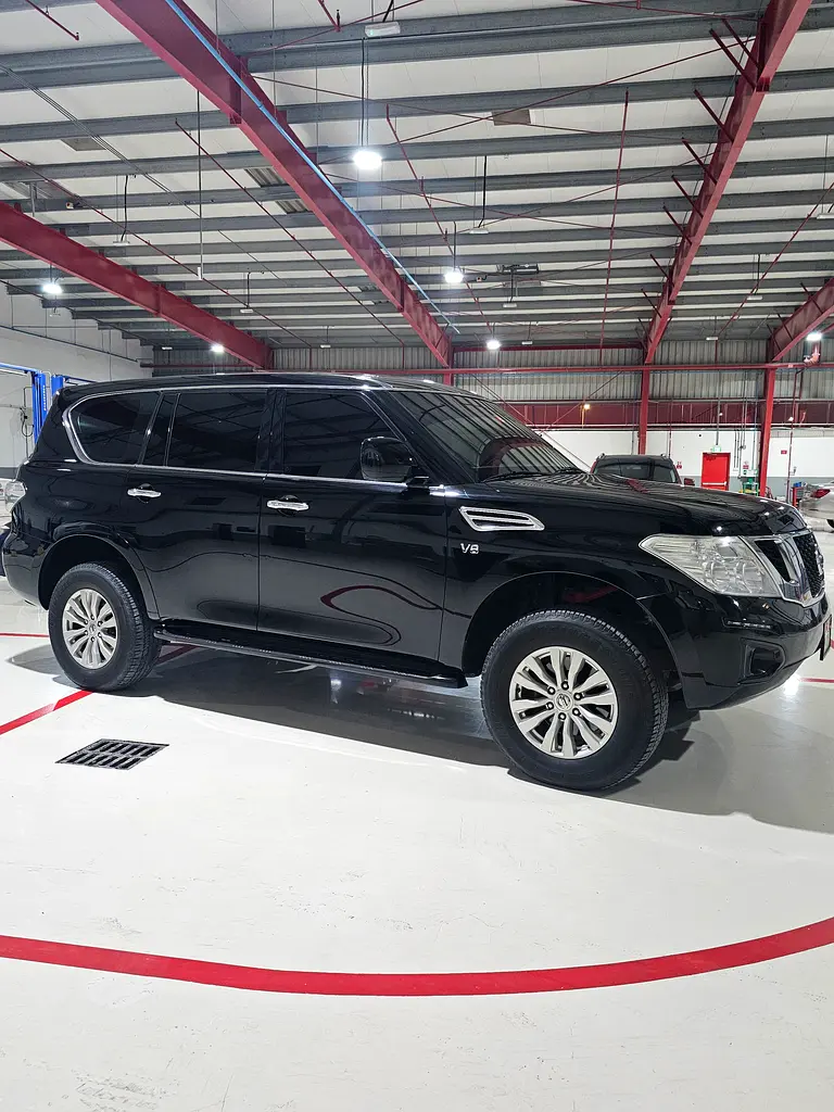 Nissan Patrol 2015 — photo 1 of 11