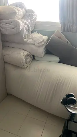 A bedding set (double mattress, mattress top, 2 pillows, 1 blanket)