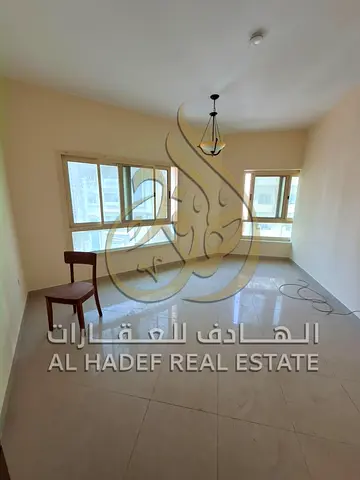 شقة غرفتين وصالة: بلكونة خاصة، حمامين، مساحة ممتازة، تصميم عصري وتكييف ممتاز