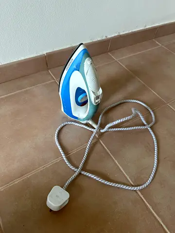 Kenwood Steam Iron - Good Working Condition