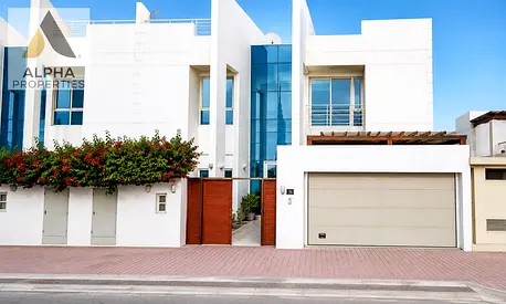 4BR Villa + Maids | Share Pool+ Shared Gym at Zoo Villas, Jumeirah 1