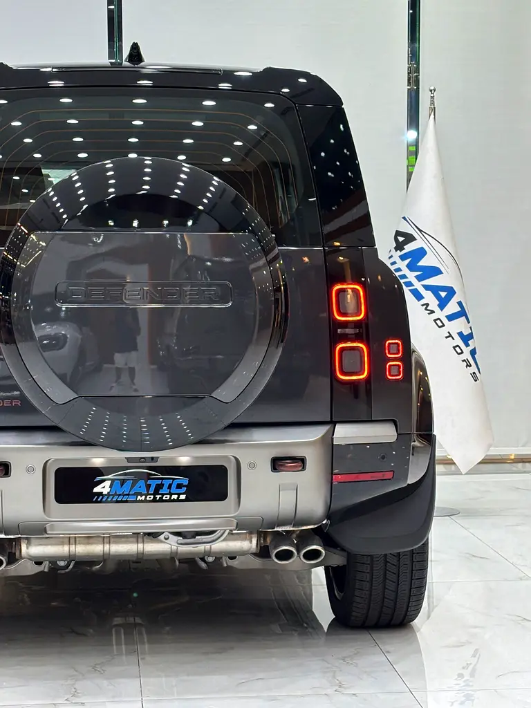 Land Rover Defender 2026