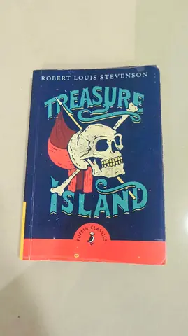 Treasure Island by Robert Louis Stevenson (Penguin Classics paperback)