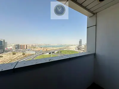 شقة غرفتين وصالة للإيجار في النهدة خلف أنصار مول إطلالة بحرية على ممزر دبي بلكونة باركينغ جيم مسبح والدفع مرن