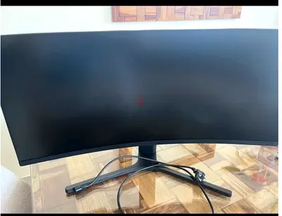 34-inch Curved UltraWide Monitor - 4K Resolution, excellent Condition, Stand Power Cable Included