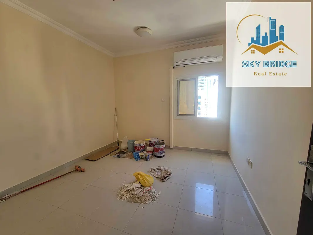 Spacious 1bhk flat with 2 bathroom ready to move with central gas near to mubark center only 26k