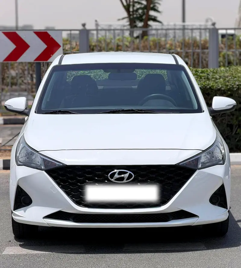 Hyundai Accent 2023 — photo 1 of 12