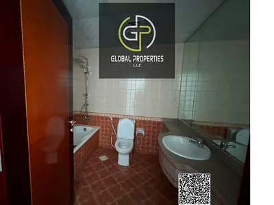 شقة واسعة غير مفروشة بغرفتين وصالة في Cornerage Tower مع إطلالة مدينة، مواقف سيارات، أمن وكاميرات مراقبة