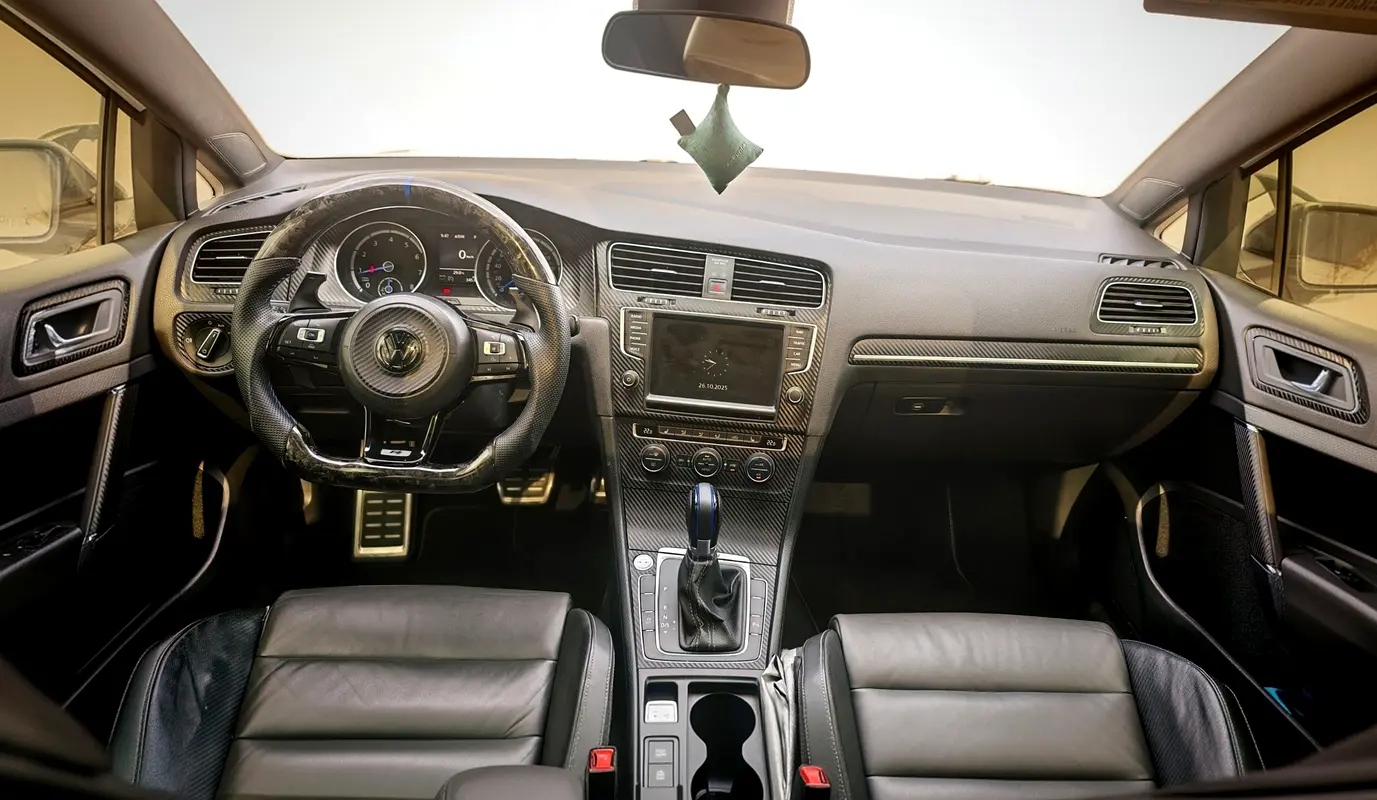 Volkswagen Golf R 2015 — photo 1 of 6