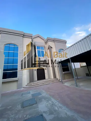 * فيلا فاخرة للإيجار في الفشت | Smart Garage ومساحات واسعة